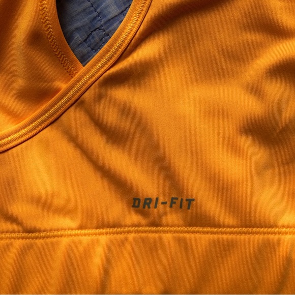 nike sports bra - Picture 2 of 4